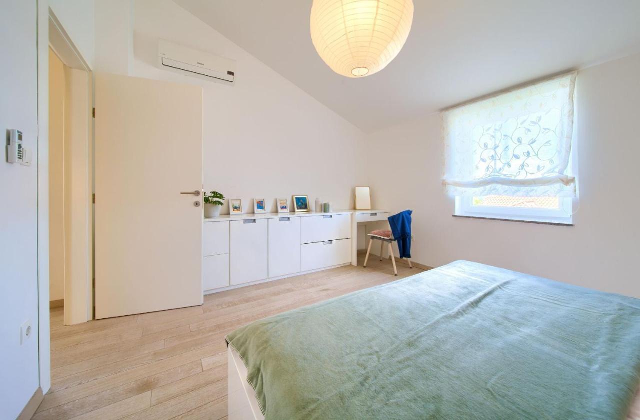 Apartments Aster Malinska Exterior photo