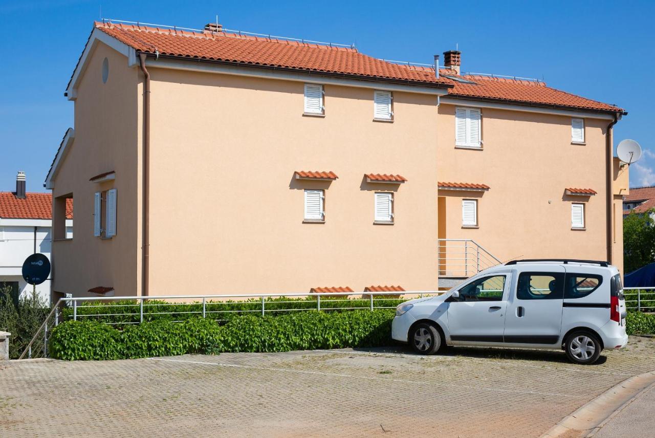 Apartments Aster Malinska Exterior photo
